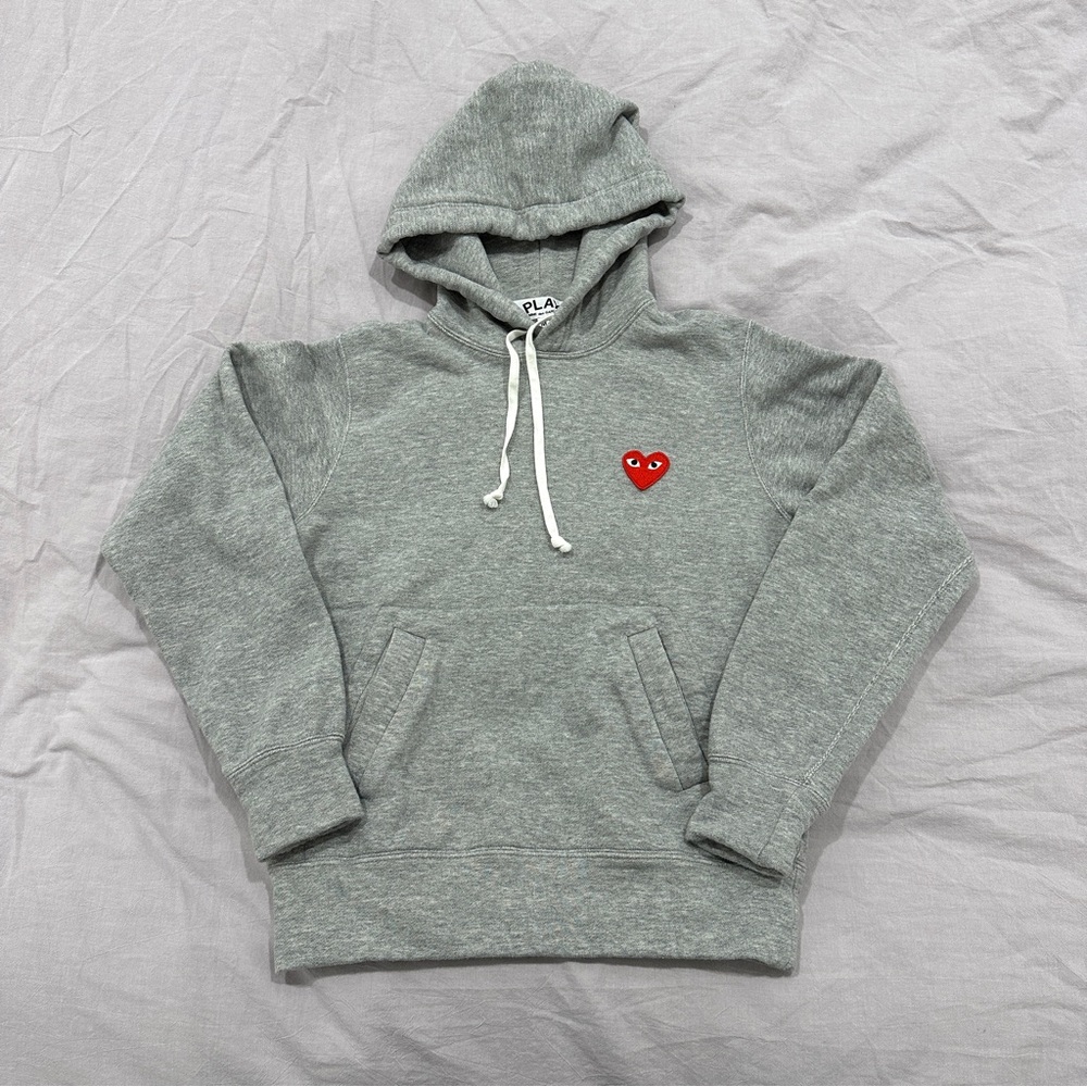 COMME des GARÇONS CDG Play Hooded Sweatshirt Hoodie with Heart Logo - Grey